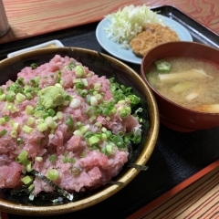 ボリュームもコスパも満点！　西千葉駅すぐ近くの「肴亭杉家」で定食ランチを【西千葉駅】