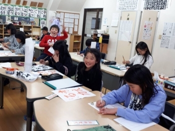 小・中学生は、毛筆・硬筆を一緒に基礎から学べます。「日本習字 瑛光教室」