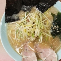 船橋豚骨界の頂点を極めたネギ盛り『ラーメンかいざん』