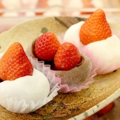 ◆味季屋◆5月上旬まで楽しめる！　ぷよぷよの柔らか食感が嬉しいいちご大福◆【大和西大寺】