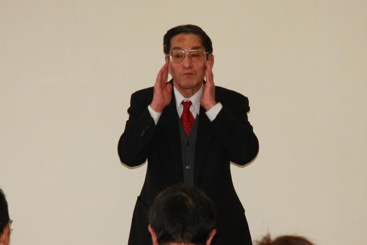 ユーモアを交え講演する　島田教授「池田内科医院　健康フォーラム」