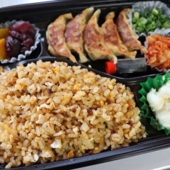 炒飯餃子弁当（20食限定）