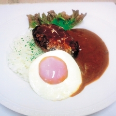 ハンバーグカレー 目玉焼きのせ