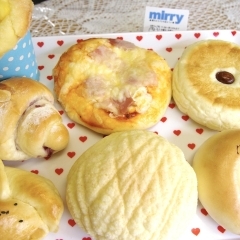 西区西野【焼きたてパンの店　mirry（ミリー）】さんのふんわり優しいおばぁちゃんのパン。