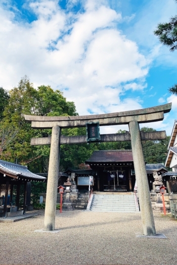 油の神様、離宮八幡宮に隣接。駅からすぐ、駐車場もございます「三笑亭」