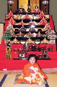 雛人形が飾られた部屋「日本料理 四季乃 一つ葉」