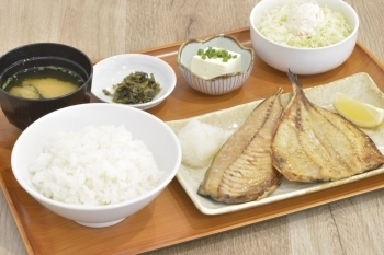 東浜うまか一夜干し定食　850円「かけはし水産 させぼっくす99店」