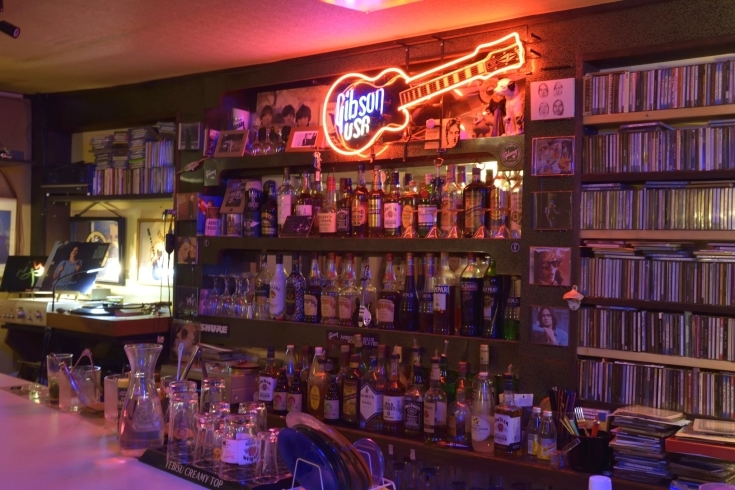 「Rock City Bar レノンセンス」あなたのための一曲が見つかる、音楽を愉しむ場所