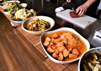 日替わりのおばんざい。仕事帰りの夕食にもどうぞ。「食彩 あさ乃」