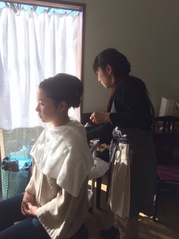 美容師と同行し、ご自宅でヘアアレンジも受け付けます。「きらく庵」