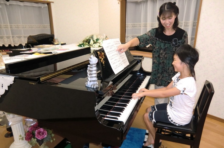 「エスティー・ミュージック （しものピアノ教室）」ピアノレッスン始めませんか！　楽しいよ(^O^)／
