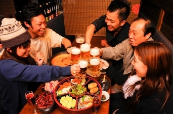 火のやの日本酒・梅酒・焼酎の70種類は全て味見が無料です。「火のや 温」