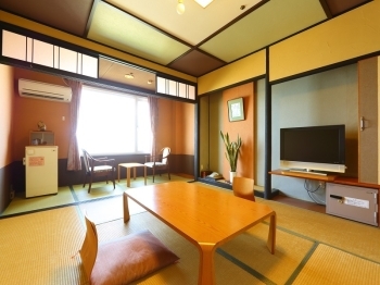 お子様連れでもゆったりできる海側の和室（一例でございます）「青島グランドホテル」
