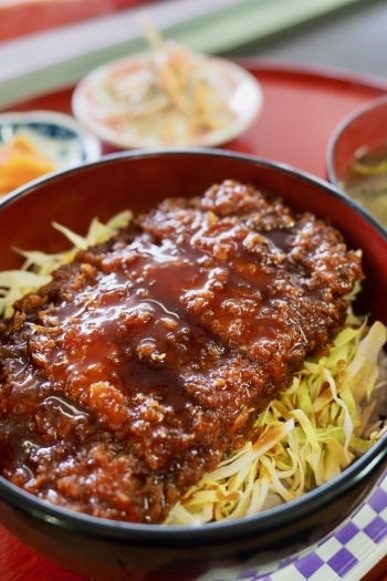 リッチで芳醇なソースが自慢！
人気のソースカツ丼　900円「会津YOROZUYA」