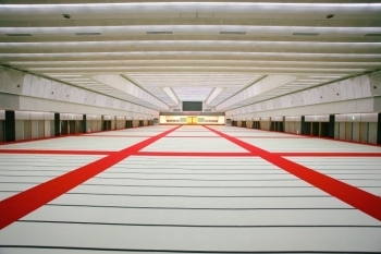 浄土真宗親鸞会館の2千畳の部屋は当社が設置したLED照明です「DSフォート富山店」