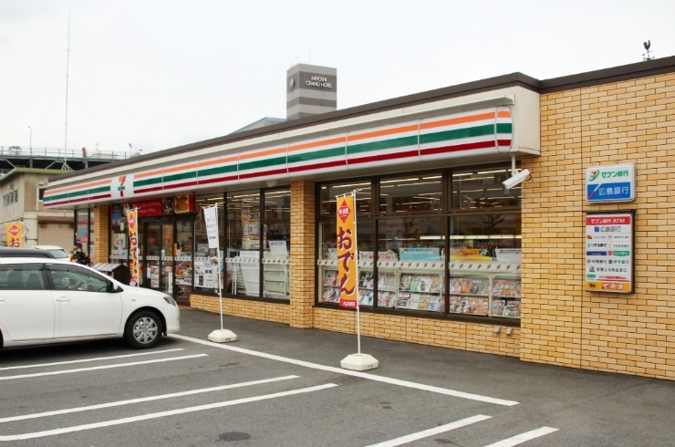 「セブン－イレブン 三次郵便局前店」近くて便利、セブン‐イレブンです。