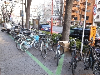 「新宿三丁目駅自転車駐輪場」新宿三丁目駅すぐの自転車等整理区画