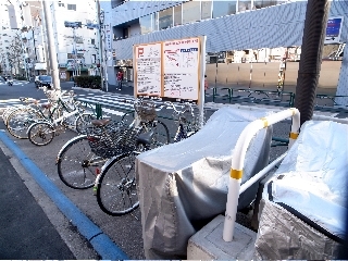 「都電早稲田駅自転車駐輪場」都電早稲田駅すぐの路上自転車等駐輪場