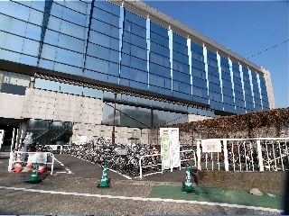 「信濃町駅自転車駐輪場」JR信濃町駅すぐの路上自転車等駐輪場