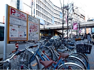 「新宿駅路上自転車等駐輪場」新宿駅周辺の路上自転車等駐輪場