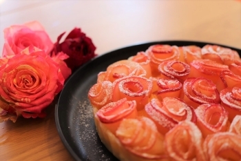 薔薇のアップルパイ。和菓子から洋菓子までご紹介しています♪「Stars Cooking Class タッパーウェアフェニックスHPS」