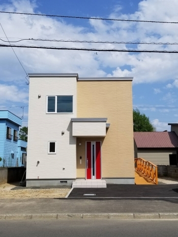 篠路にあるグループホームは赤いドアが可愛い女性専用住居「就労継続支援B型事業所 いきいき東」