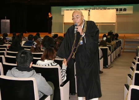 講師は廣中邦充氏（愛知県にある浄土宗・西居院のご住職）