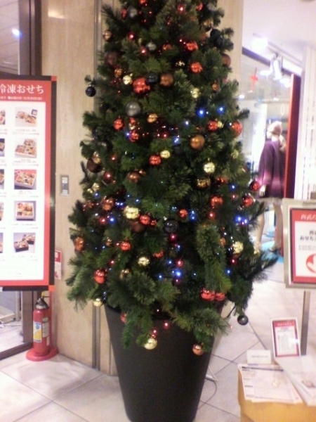 船橋SEIBUの中にあるクリスマスツリーです。