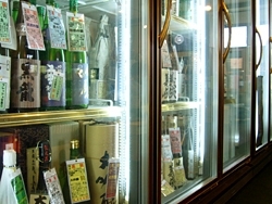 日本酒は、蔵元が送り出した味を保つため、低温で管理しています「河野俊郎酒店」