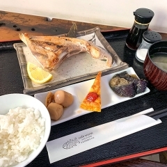 【cafe warm魚夢/ランチ】旬のお魚が食べたい!地元愛に溢れた鮮魚店から始まるランチ【愛媛/今治市】