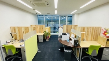 オープン型レンタルオフィスは、ゆったりとしたデスク環境です。
「エリンサーブ 加古川オフィス」