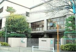 「北新宿第二地域交流館」区内在住の60歳以上の方が利用できる施設です
