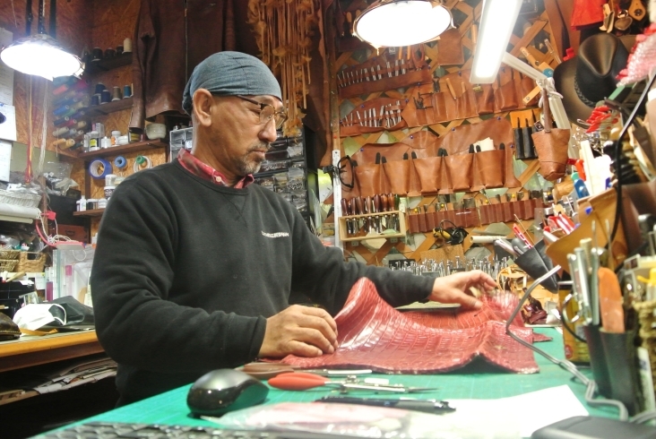 「革専門店LEATHER工房YANAI」革製品ならオールラウンドで対応可能な町の革屋さん！