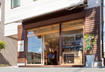 本八幡直営店
シャッターが空いていればご来店可能です！「acoustic world 直営ショップ」