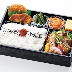【コミ12】ごろごろグリルチキンサラダ定食弁当(お茶250ml or 味噌汁付き)