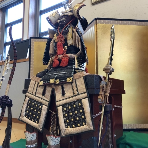 取材日は50年前の端午の節句鎧兜が鎮座していました「成田・公津の杜に佇む「ももとせサロン」定期開催イベント、写経会が開催されました。」