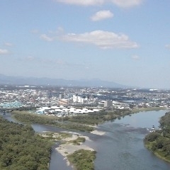 男山・やすらぎの像