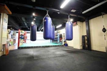 サンドバックやダブルボールなど
設備も充実しています！「ESPERANZA SPORTS BOXING GYM （エスペランサ スポーツボクシングジム）」