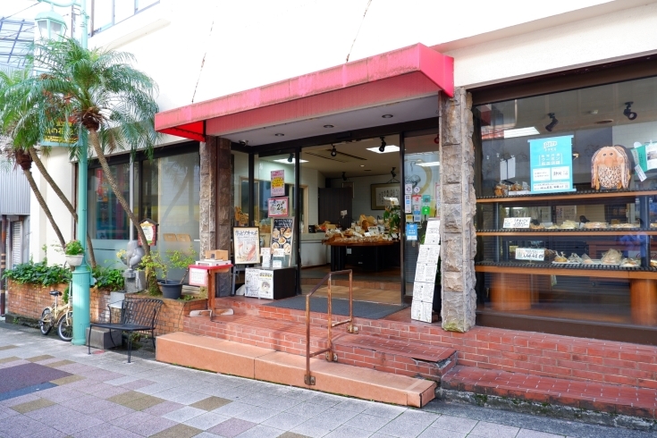 「ベーカリーカフェレストラン SAZANKA」カフェも併設！　真心込めて作った種類豊富なパンをご賞味あれ！