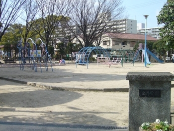 「名月公園」は尾浜町３丁目10にある公園です。
「アンビエンテ尾浜」（尼崎市尾浜２丁目）もすぐ近く！