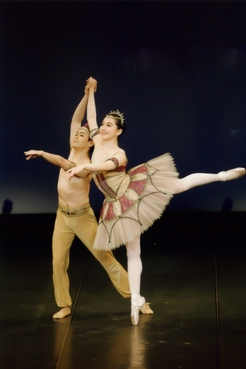 バレエを通して優雅な姿勢やしぐさが身に付きます「小林久枝バレエスタジオ」