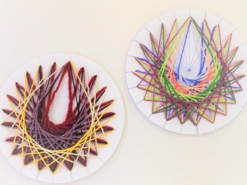 カラフルな糸で作るストリングアート。子どもも簡単に作れます「すぽっと・てらこや」