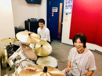 ダンナがギターを、私も60代でドラムを始めました！「BEAT ON MUSIC SCHOOL」