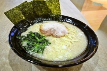 東京とんこつラーメン「よこはま軒 イオン酒田南店」