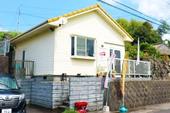 船木本店は黄色い屋根のかわいい佇まい「髪工房358yumi」