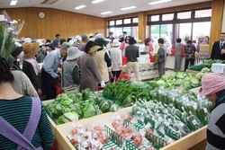 あいさい広場では、地元大豆の豆腐、地元肉牛農家の精肉販売も「みな穂農業協同組合」