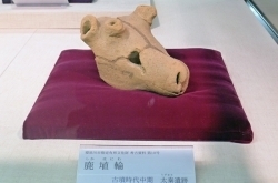 こちらは「鹿埴輪（しかはにわ」。<br>古墳時代中期に作られ、太秦遺跡から出土しました。<br>