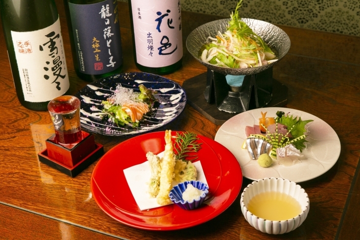 「いざか家商店 座・寿鈴」選りすぐりのお酒と旬の食材を生かした料理を提供します。
