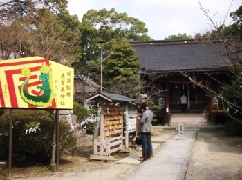 （意賀美神社境内）