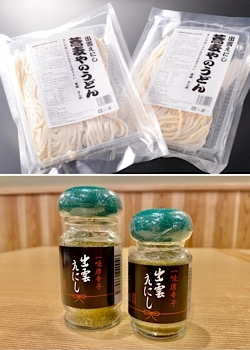 特製の一味《緑》や蕎麦屋のうどんなど、お土産もございます！「そば処 出雲えにし」